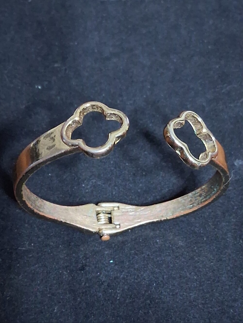 Metalic Women’s Bracelet with Motif